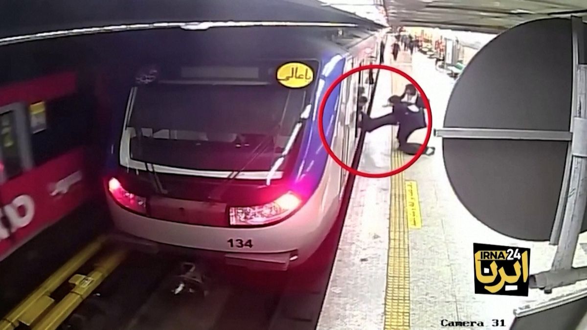 Zemřela 16letá Íránka, kterou měla v metru napadnout mravnostní policie